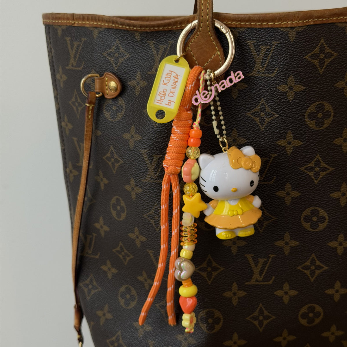 Grigri d'Enfance Hello Kitty N°6 porté sur un sac