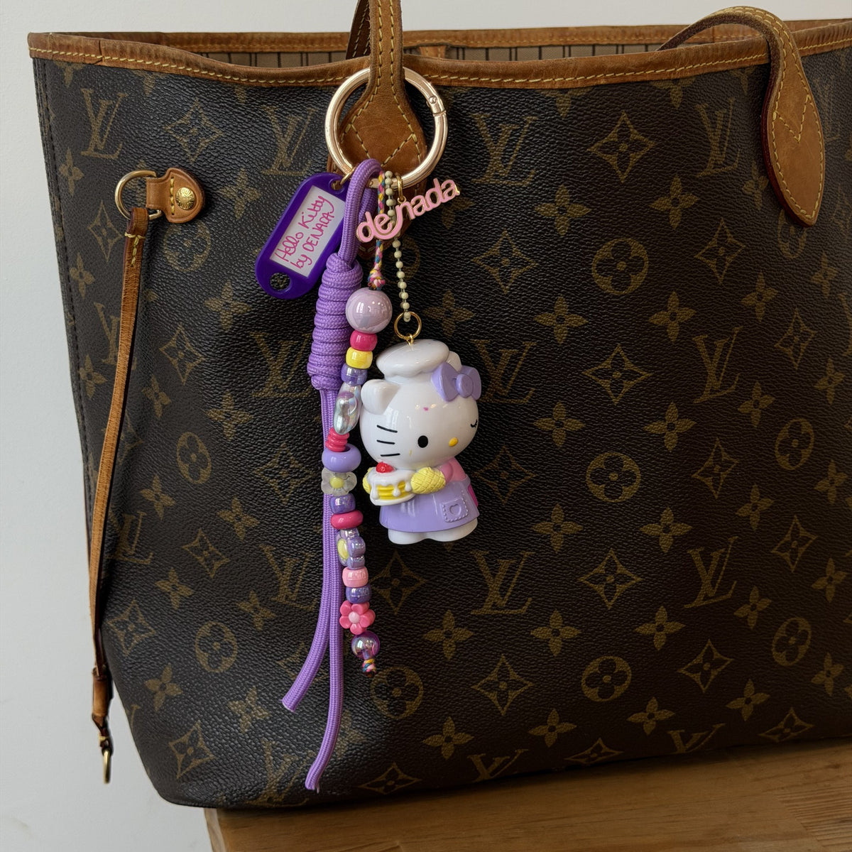Grigri d'Enfance Hello Kitty N°2 porté sur un sac