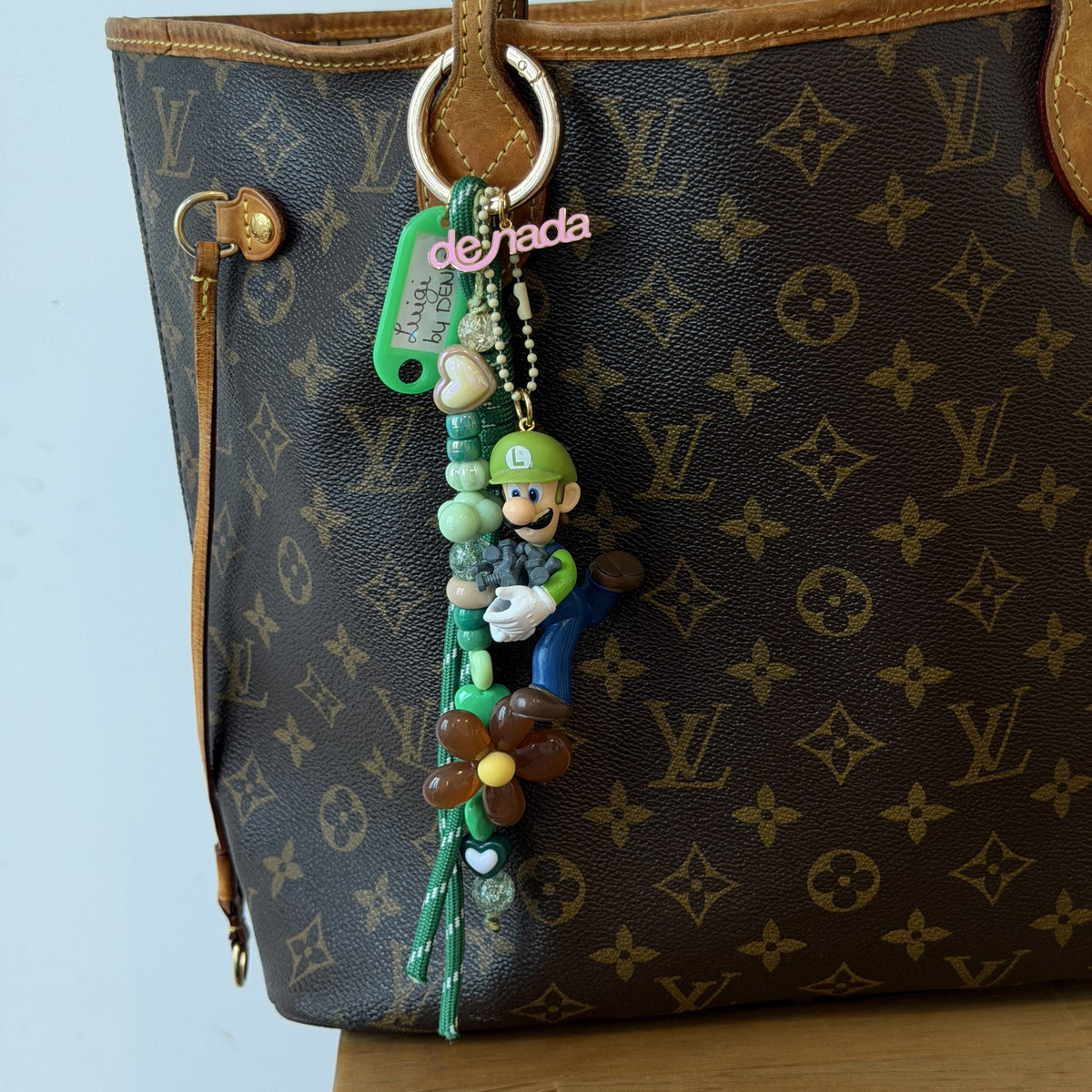 Grigri d'Enfance Luigi porté sur un sac