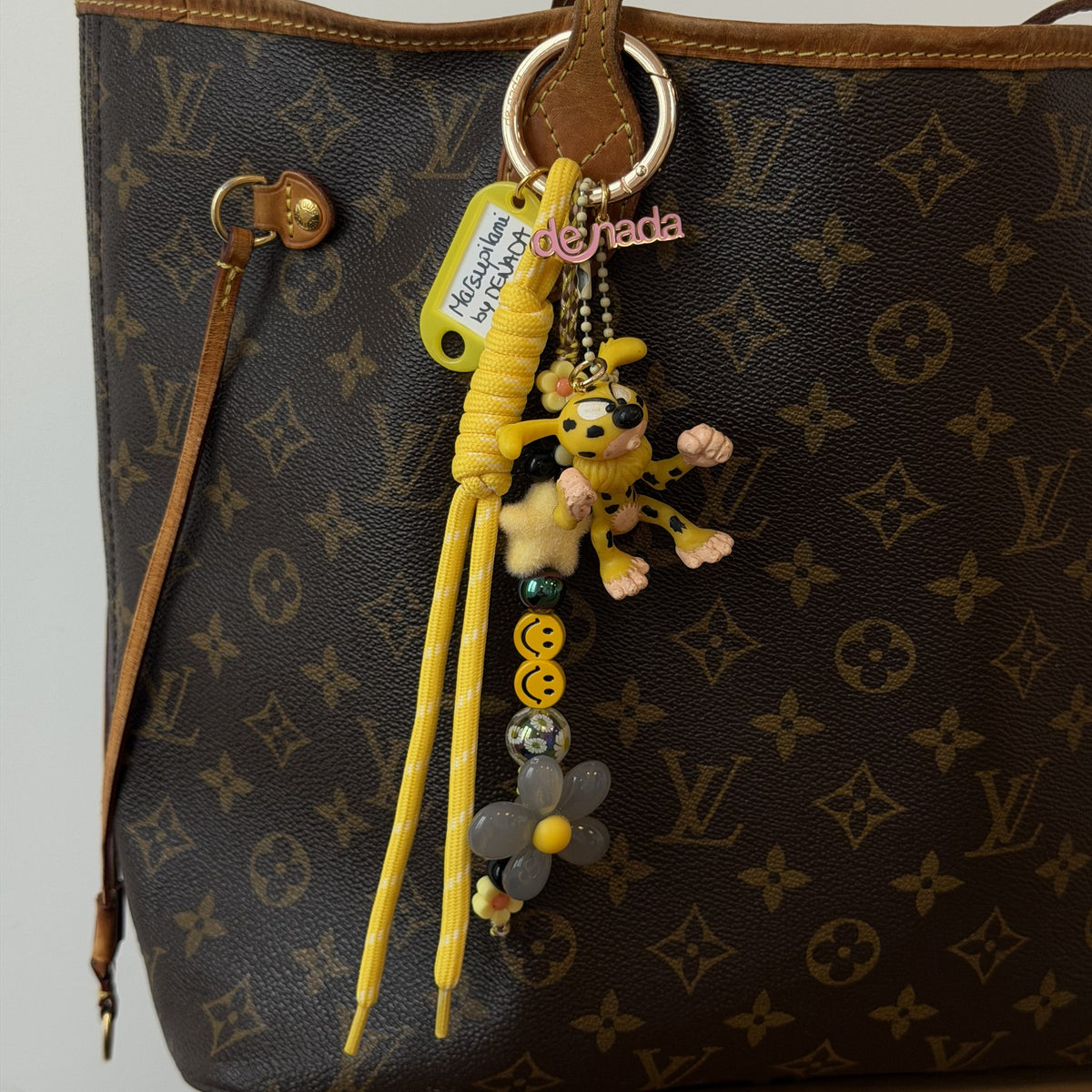 Grigri d'Enfance Marsupilami porté sur un sac