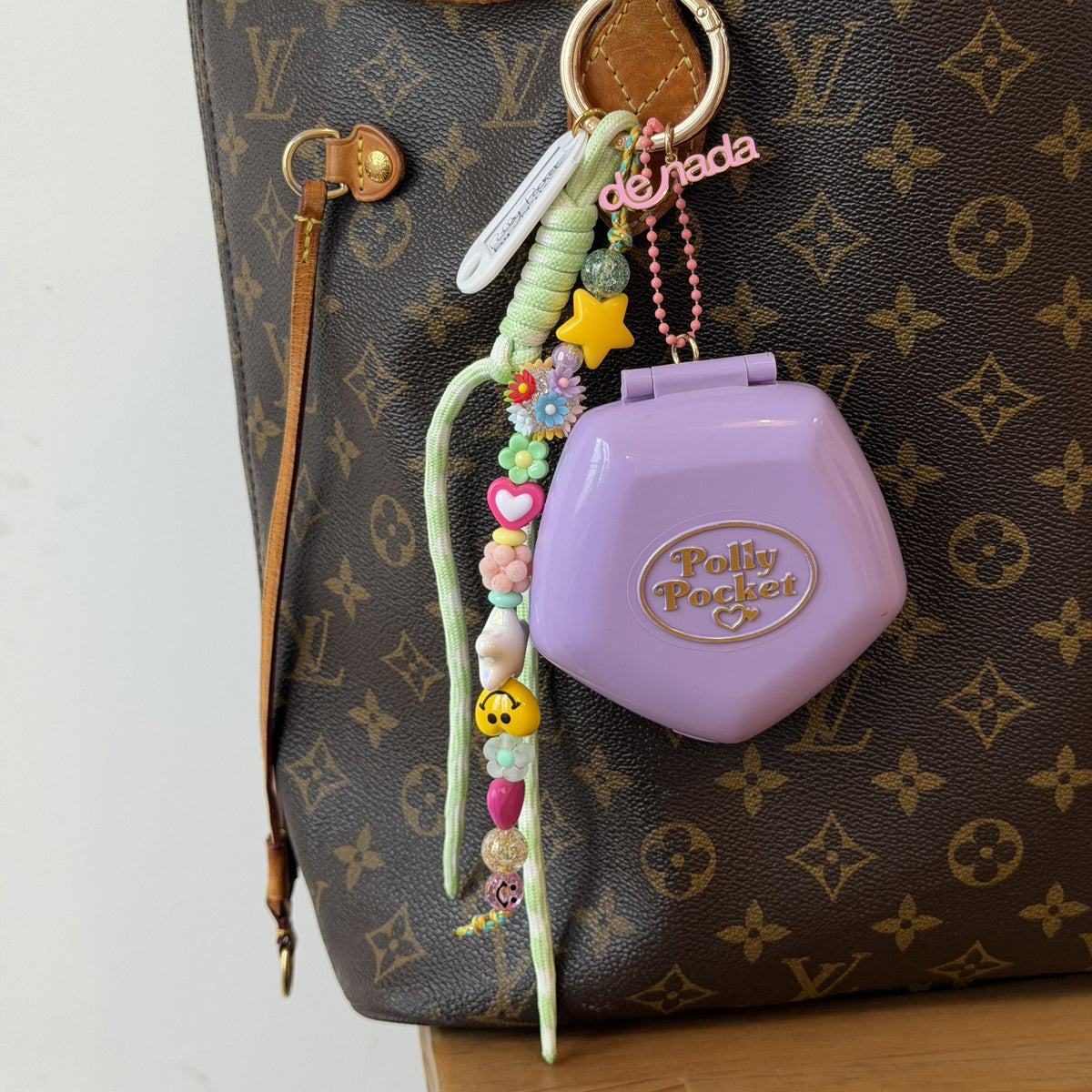 Grigri d'Enfance Polly Pocket N°19 porté sur un sac